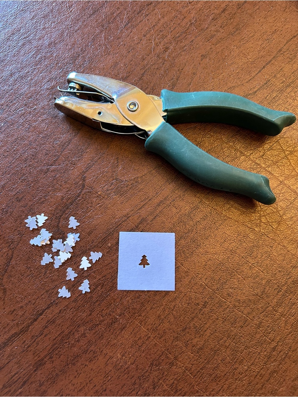 Green Handheld Craft Hole Punch - Tree Confetti Cutter